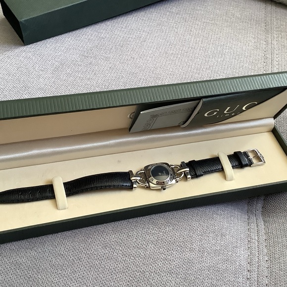 Beautiful GUCCI ladies watch 🌹🌹🌹 - Picture 2 of 12
